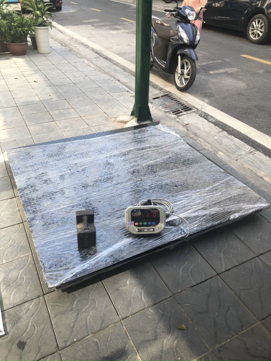 Cân sàn 2 tấn mới